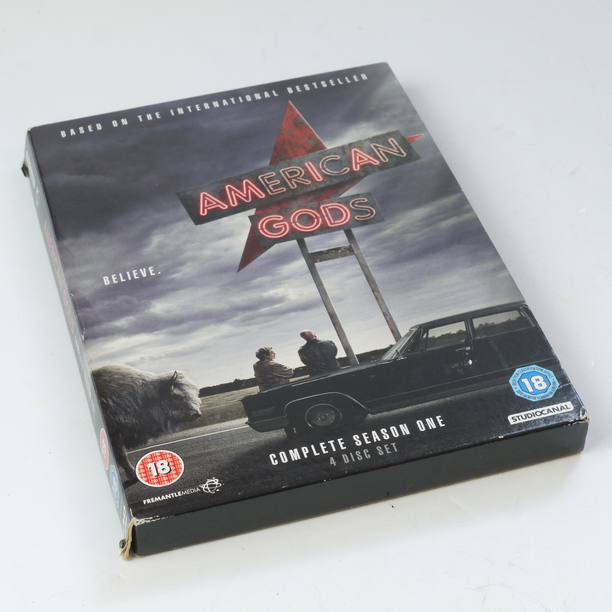 mwclassiccameras-20250613-1 American Gods DVd Box Set, Complete Season One (4 Discs). PAL/Region 2 (UK). With Special features