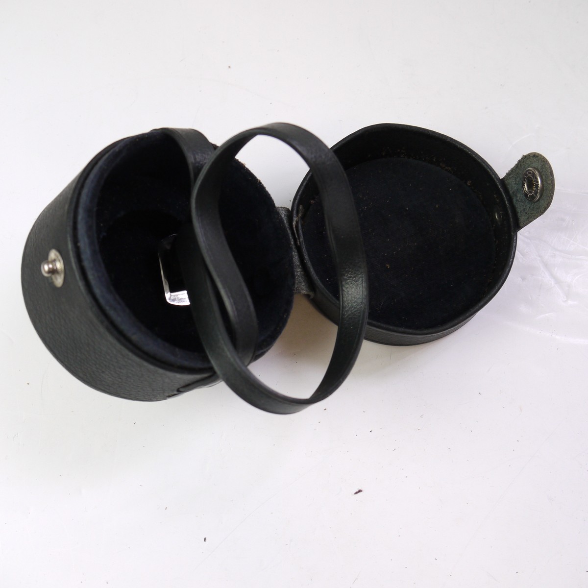 mwclassiccameras-20250620-249 Olympus FTL black lens case with short strap. For the wide-Angle & Standard FTL screw mount lenses (80mm x 65mm)