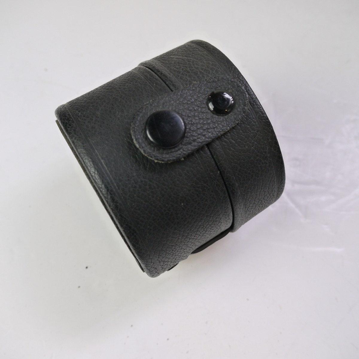 mwclassiccameras-20250620-250 Olympus FTL black lens case with short strap. For the wide-Angle & Standard FTL screw mount lenses (80mm x 65mm)