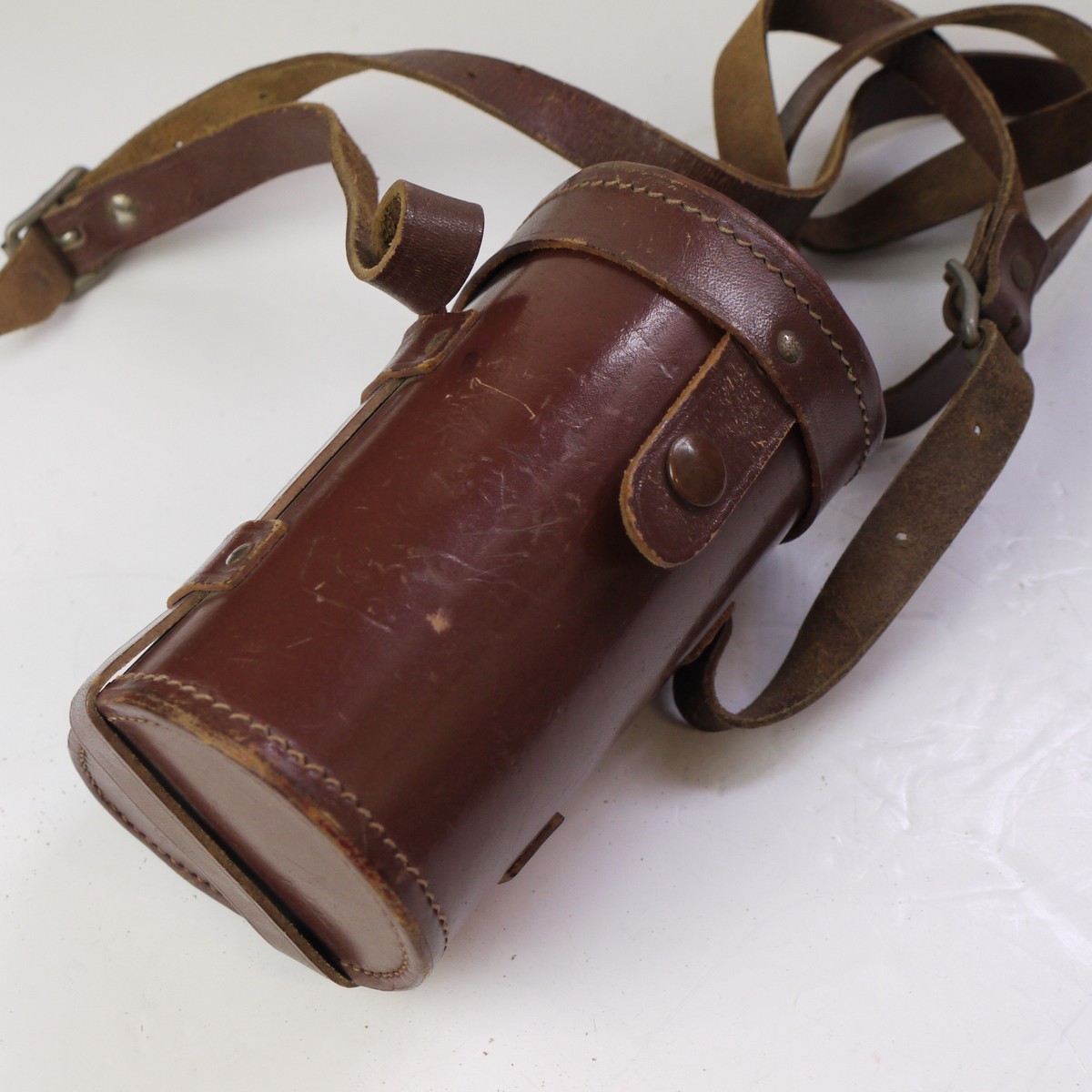 mwclassiccameras-20250620-260 Schneider Light Brown Felt-covered lens box (Marked for the 90mm f6.8 Angulon) 80mmx45mm