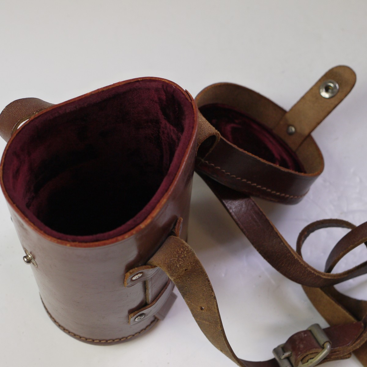 mwclassiccameras-20250620-261 Schneider Light Brown Felt-covered lens box (Marked for the 90mm f6.8 Angulon) 80mmx45mm