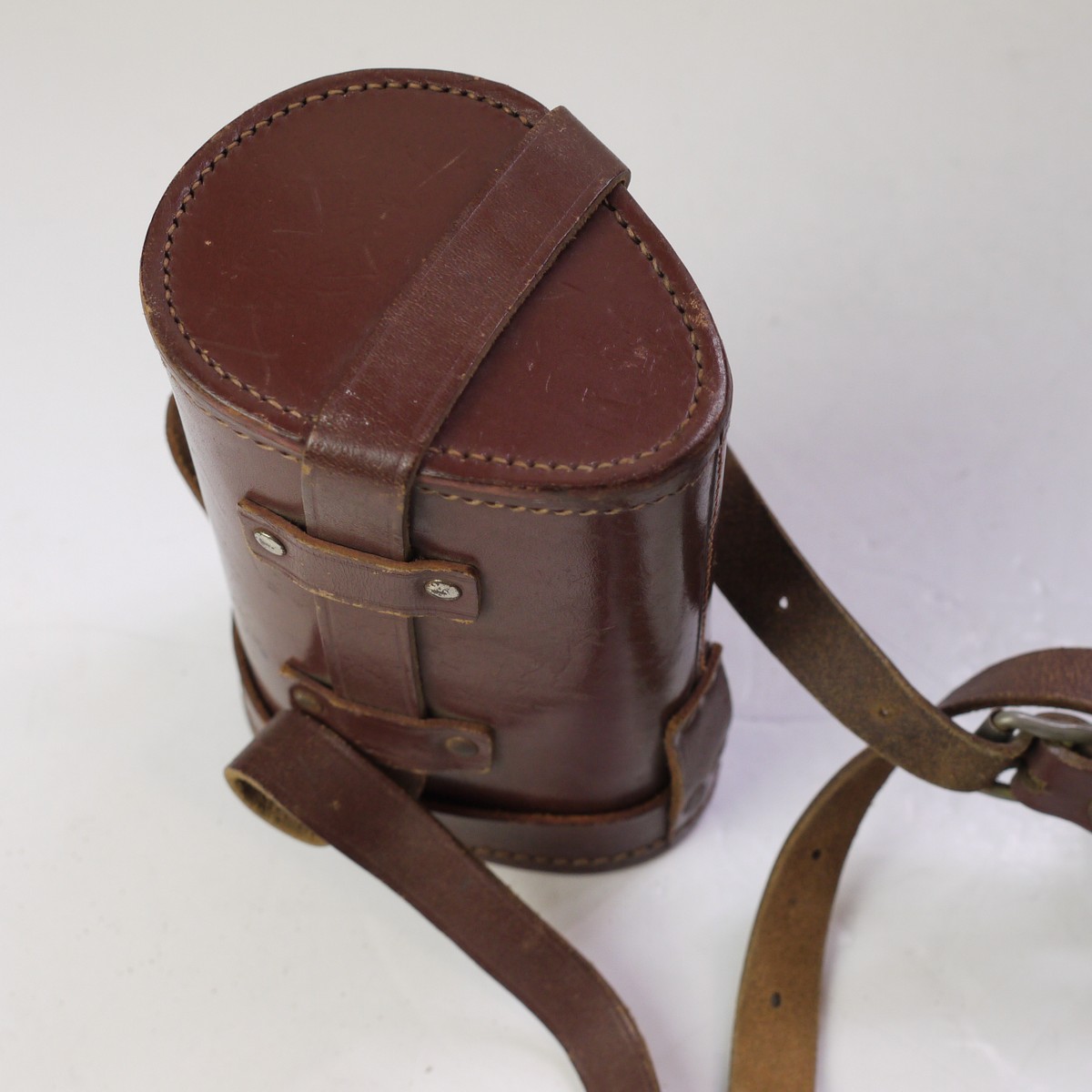 mwclassiccameras-20250620-262 Schneider Light Brown Felt-covered lens box (Marked for the 90mm f6.8 Angulon) 80mmx45mm