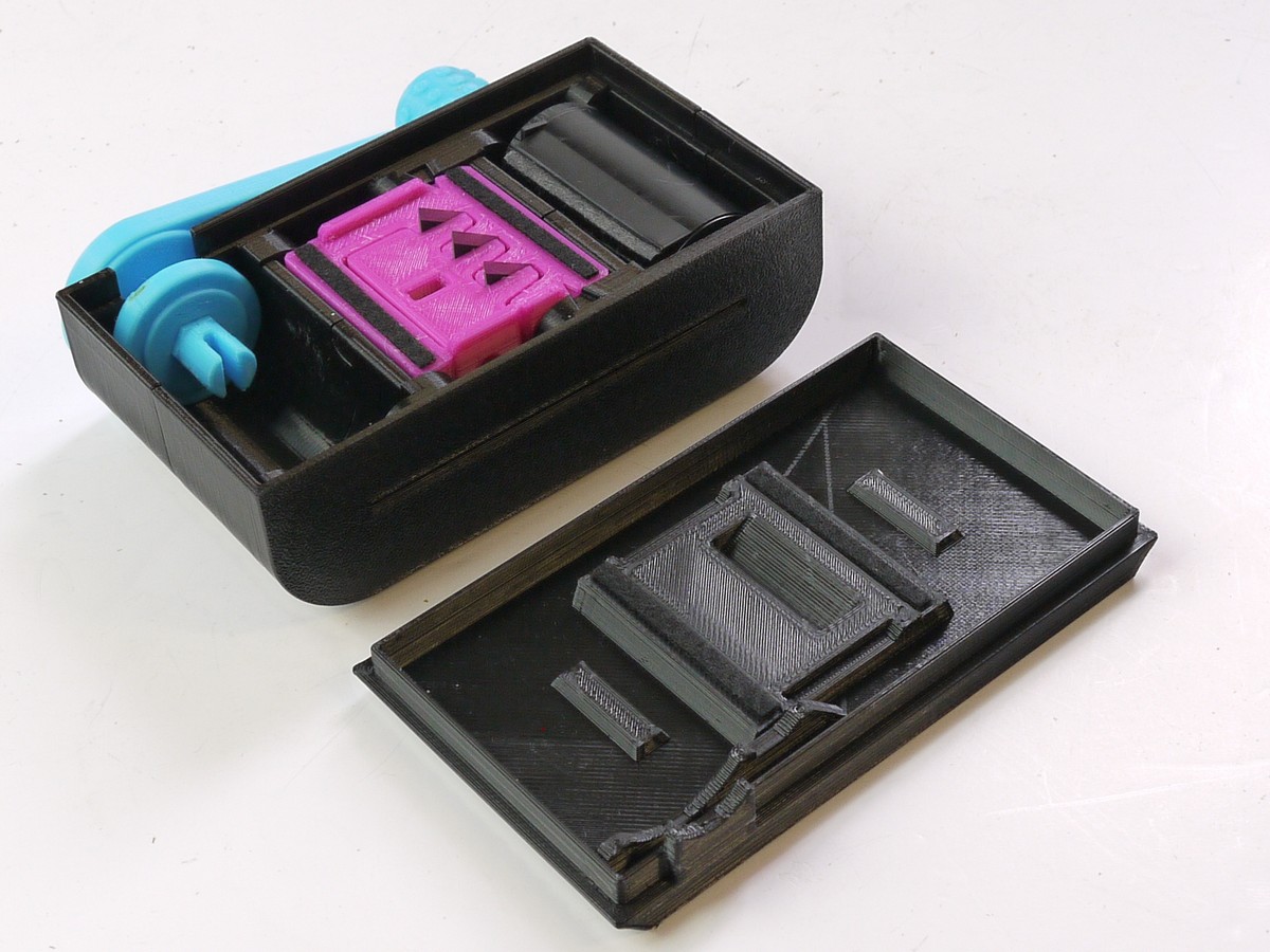 mwclassiccameras-20250620-323 Unbranded Accessory (Slitter Box) for loading & cutting 35mm film into Minox Subminiature size. Withj Siz Minox film cassettes, 4 in cases