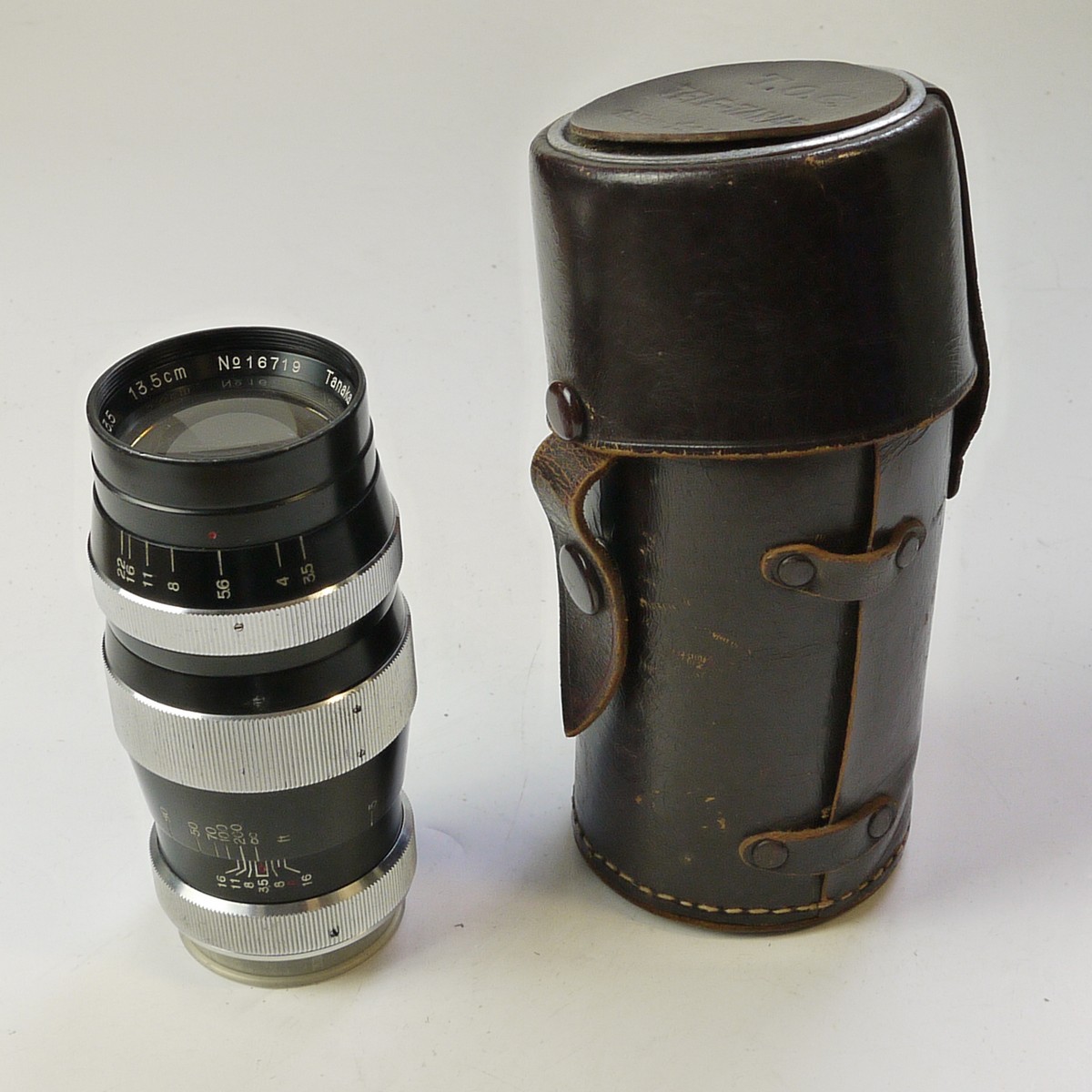 mwclassiccameras-20250620-401 Tanaka Kogaku 13.5cm f3.5 Tele-Tanar C coated Leica L39 Rangefinder coupled lens + rear cap & Original leather case