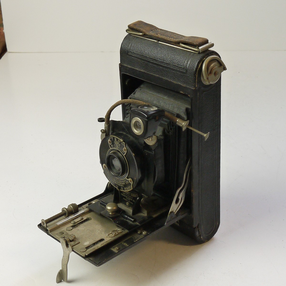 mwclassiccameras-20250627-10 Soho Myna All Distance 6x9 folding Art-Deco Style camera with single speed shutter