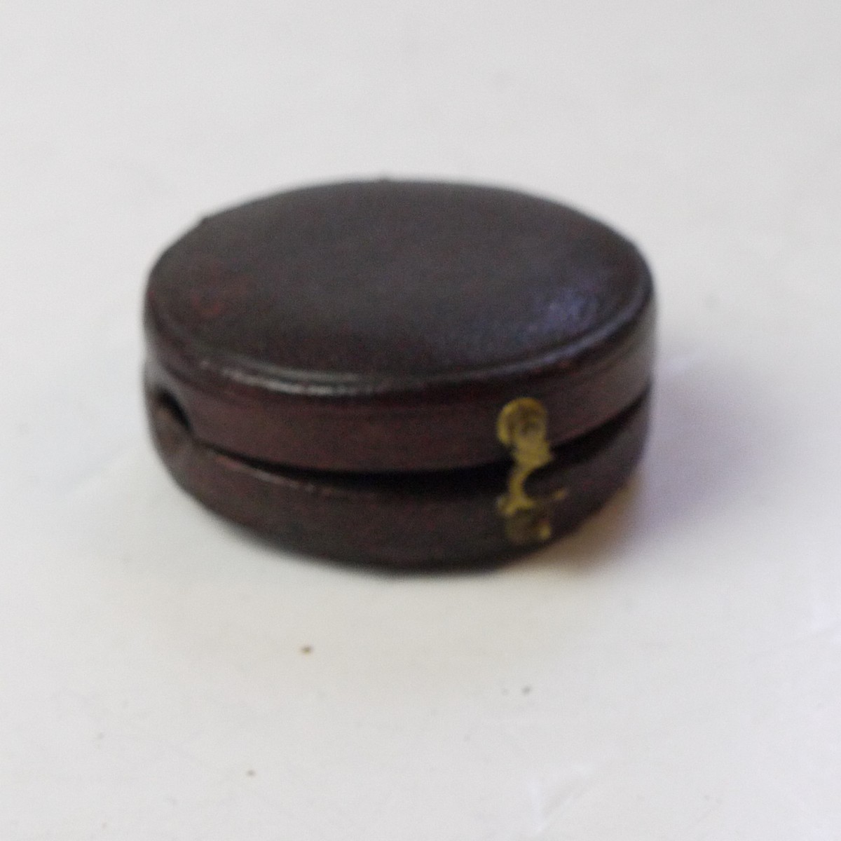 mwclassiccameras-20250627-180 Unamed small dark red leather bound filter case with dark blue inlay & hook lock, containing dark red & mediun red filter glasses