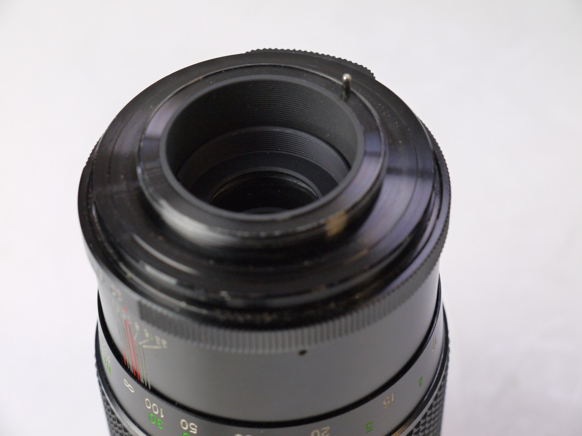 mwclassiccameras-20250627-224 Vivitar 200mm f3.5 Auto Telephoto manual focus M42 screw mouont lens with built-in lens hood + Caps