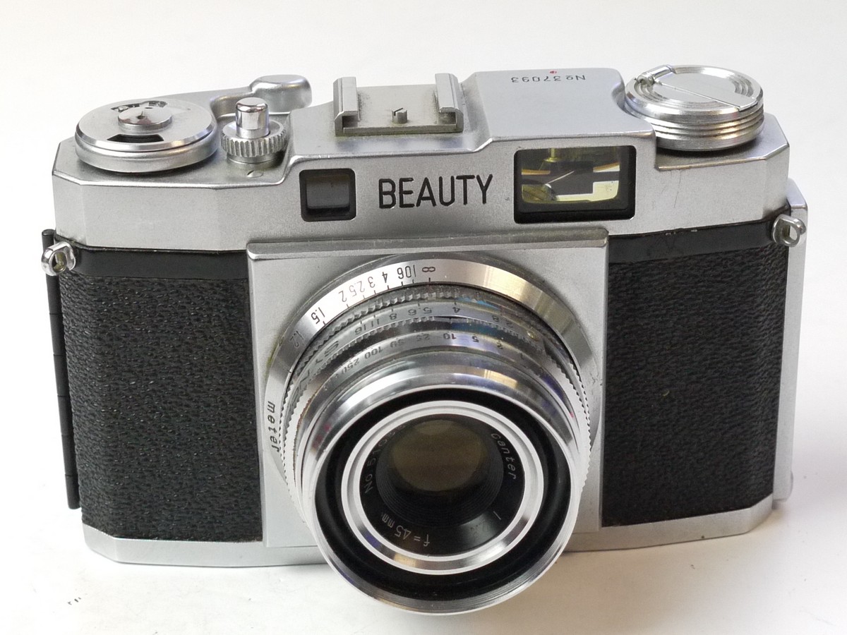 mwclassiccameras-20250704-158 Beauty 35mm coupled rangefinder camera with 45mm f2.8 Canter lens