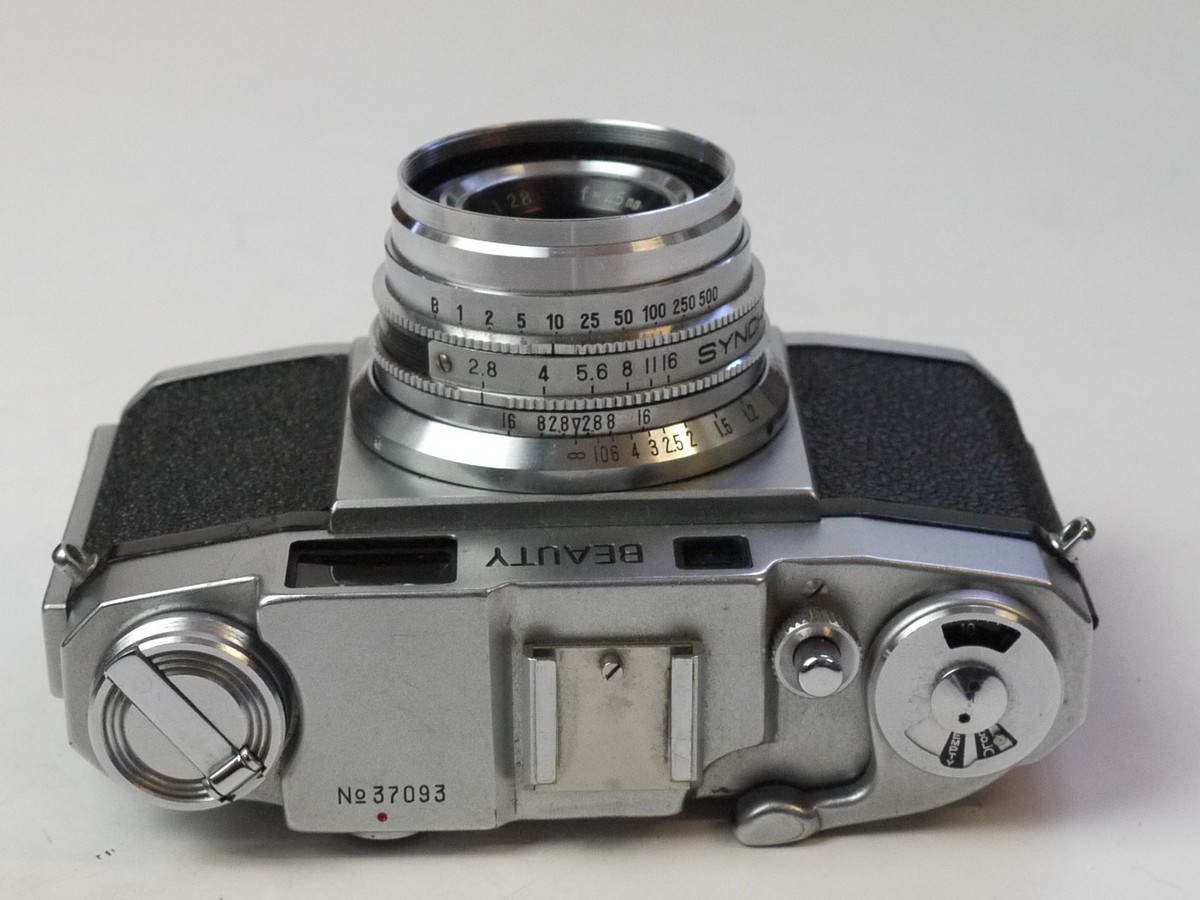 mwclassiccameras-20250704-160 Beauty 35mm coupled rangefinder camera with 45mm f2.8 Canter lens