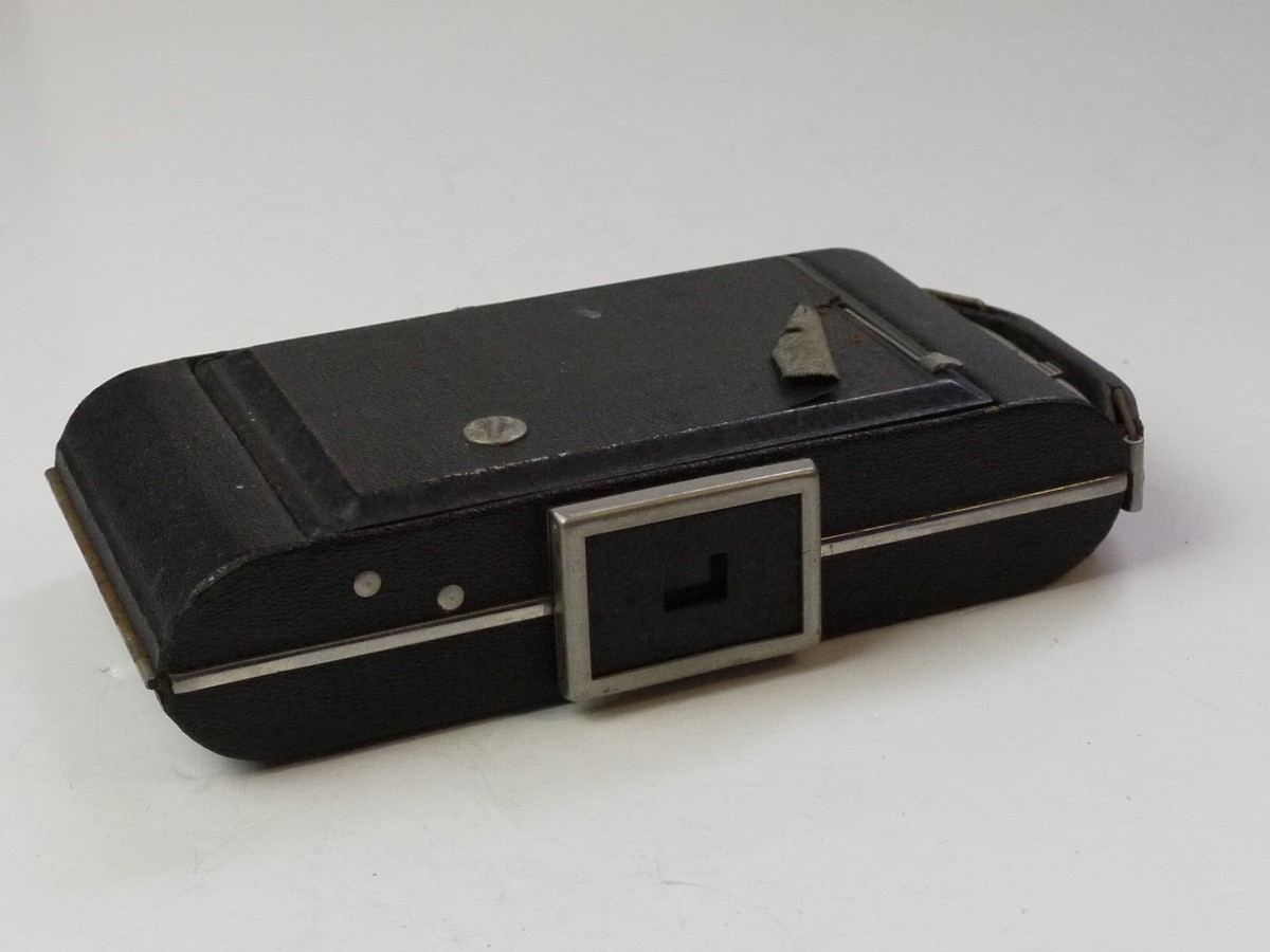 mwclassiccameras-20250704-166 Kodak Six-20 Model D 6x9 folding camera with 100mm f6.3 Anastigmat lens in 3-Speed shutter