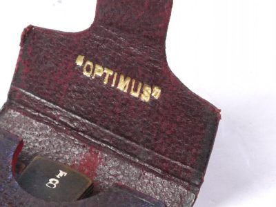 Optimus Set of Six Waterhouse Stops, marked f8, f12, f16, f24, f32 & f64, in Optimus er Dark Red leather case. Diameters of 5mm, 7mm, 10mm, 14mm, 19mm & 27mm. Width is 35mm, length is 35mm
