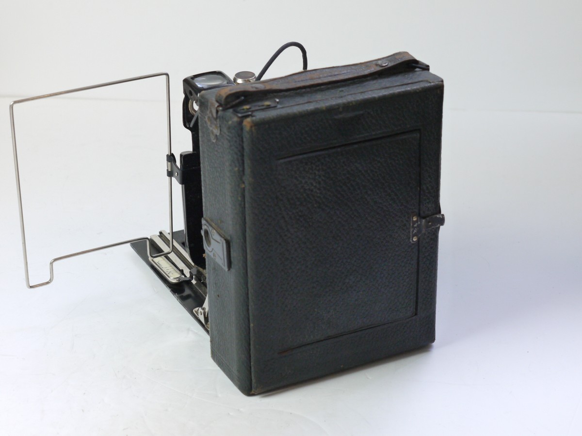 mwclassiccameras-20250718-161 Unbranded 8x11cm Strut Folding Bed plate camera with Ground Glass Back, 5 Plate backs, Exposure Calculator disc, Schneider 13.5cm f4.5 Xenar lens in Compur shutter & leather outfit case