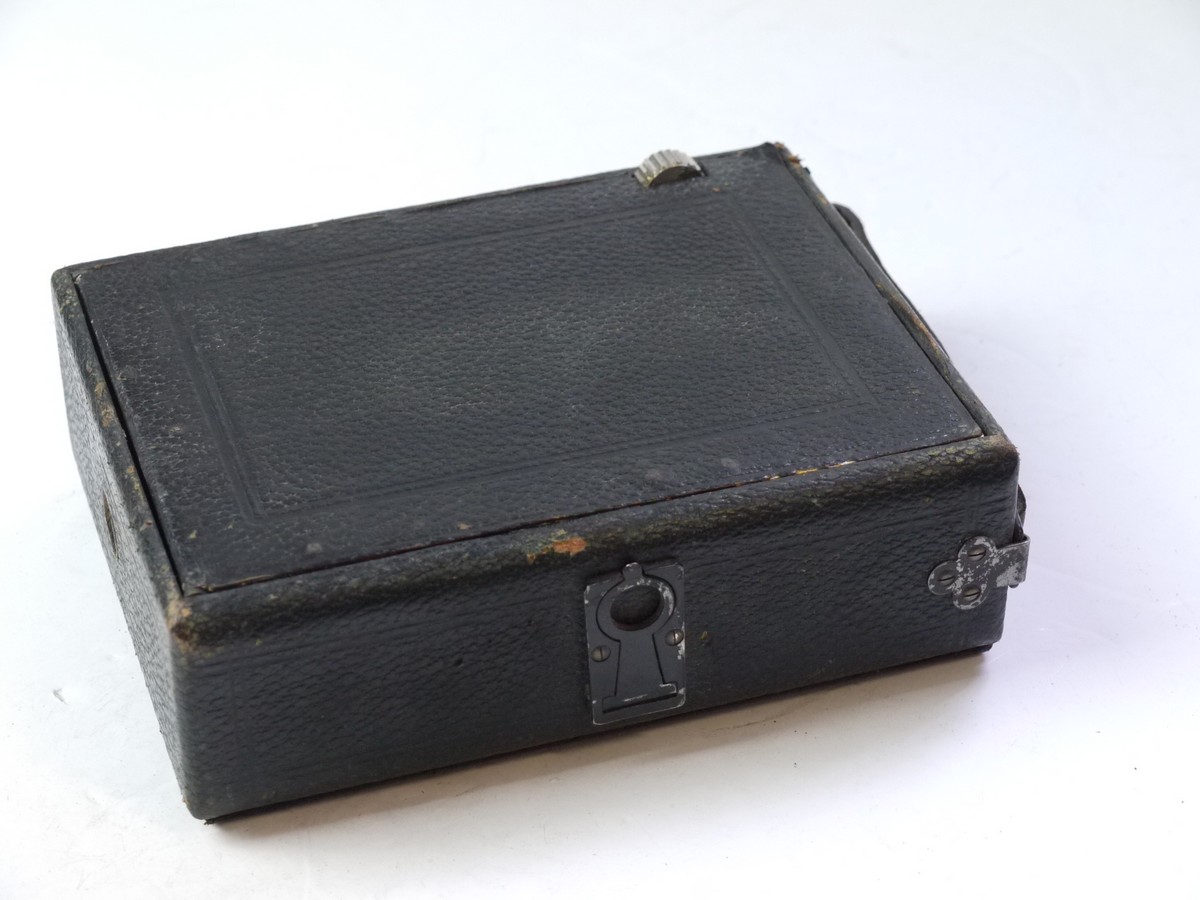 mwclassiccameras-20250718-163 Unbranded 8x11cm Strut Folding Bed plate camera with Ground Glass Back, 5 Plate backs, Exposure Calculator disc, Schneider 13.5cm f4.5 Xenar lens in Compur shutter & leather outfit case