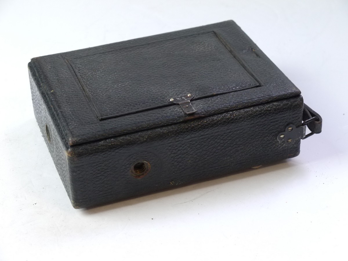 mwclassiccameras-20250718-164 Unbranded 8x11cm Strut Folding Bed plate camera with Ground Glass Back, 5 Plate backs, Exposure Calculator disc, Schneider 13.5cm f4.5 Xenar lens in Compur shutter & leather outfit case