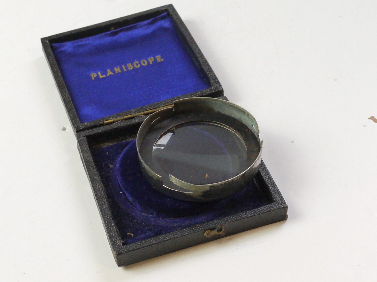 mwclassiccameras-20250725-148 Planiscope 58mm Push-On Copy ENL- LENS Vintage Close-Up lens in makers presentation case