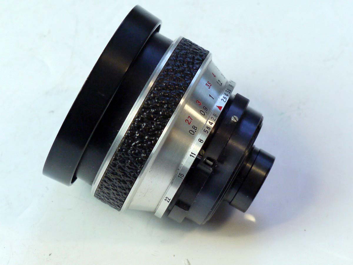 mwclassiccameras-20250801-114 Carl Zeiss 35mm f2.8 Flektogon lens for Werra, with screw-in lens hood. NEEDS REPAIR