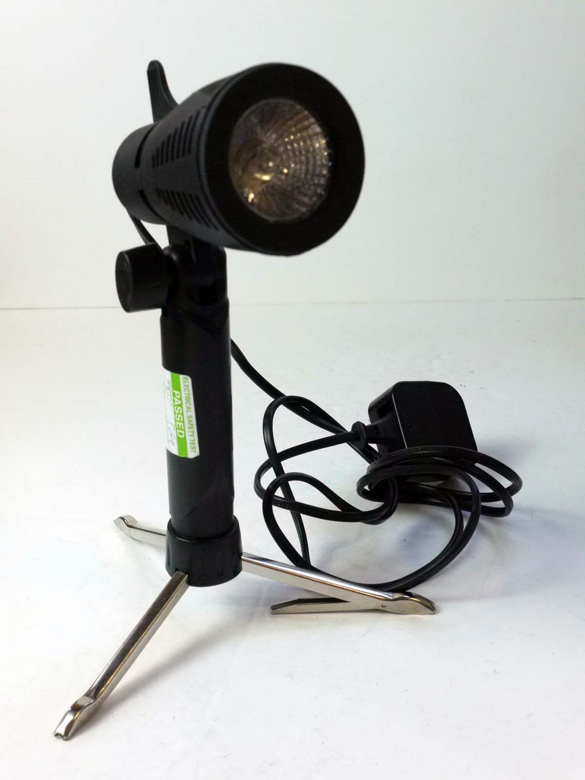 mwclassiccameras-20250801-130 Konig KN-STUDIO10 Portable Photo Studio, Artificial Adjustable Light, with Extensable Tripod legs