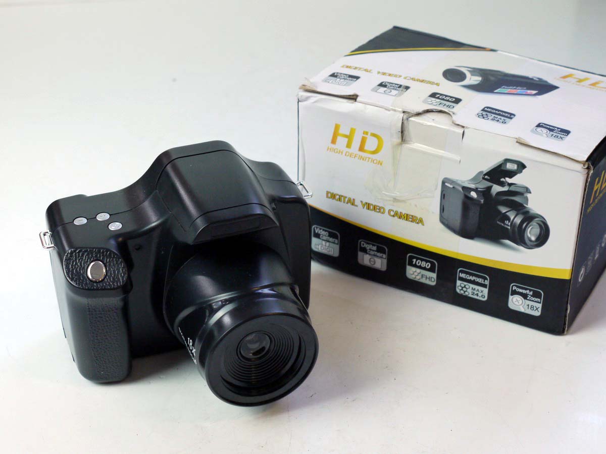 mwclassiccameras-20250801-135 Chinese Made HD Digital 24 MP Video Camera with 18X Zoom & Makers Box. Needs a small USB Cable to charge (Not included)