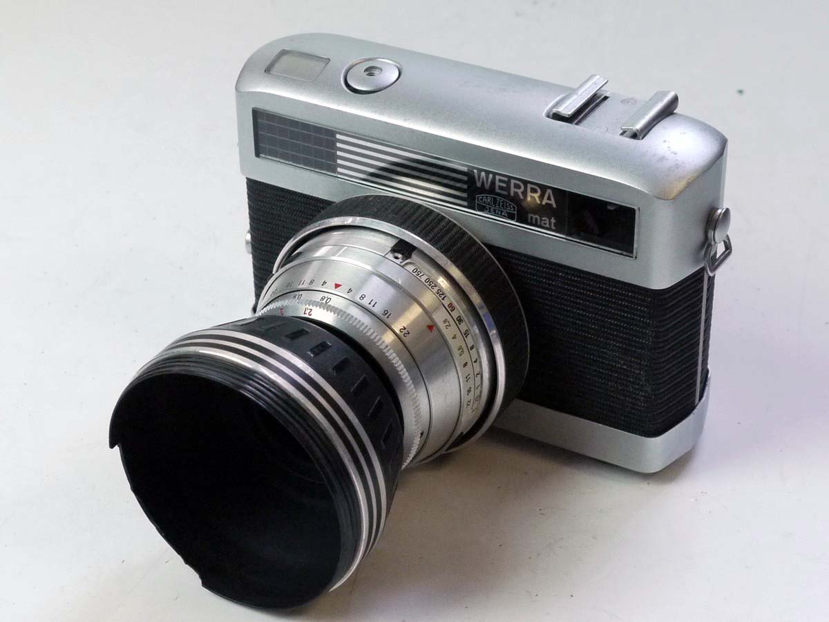 mwclassiccameras-20250801-29 Werra Mat 35mm Selenium metered camera with 50mm f2.8 Tessar lens. Complete with Reversible lens hood & front cap