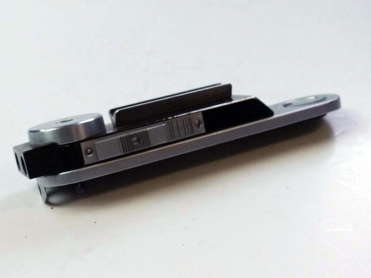 mwclassiccameras-20250801-67 Leitz Flash Synched Baseplate for the IIIc (SELSEY). No Synch lead