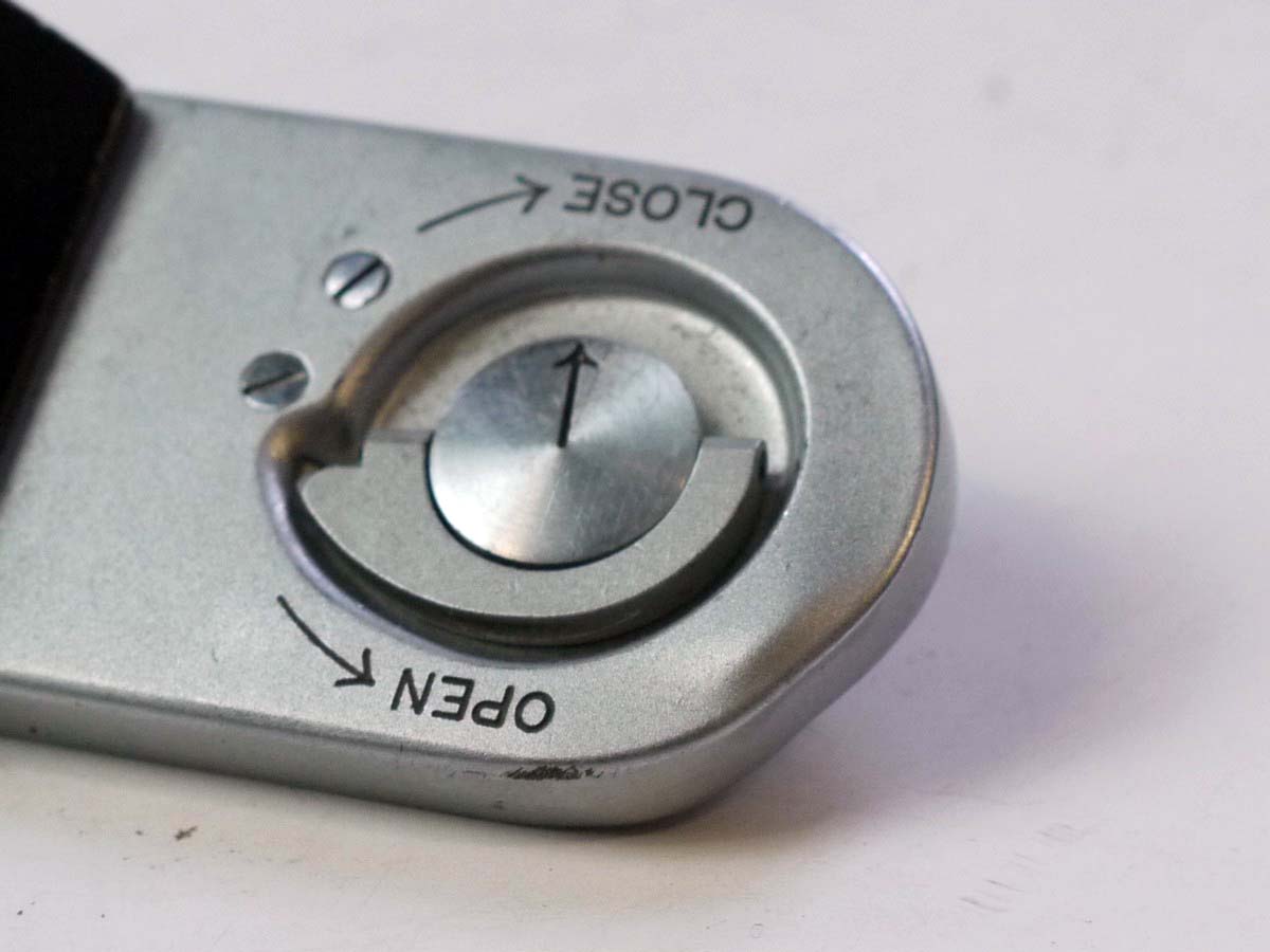 mwclassiccameras-20250801-69 Leitz Flash Synched Baseplate for the IIIc (SELSEY). No Synch lead