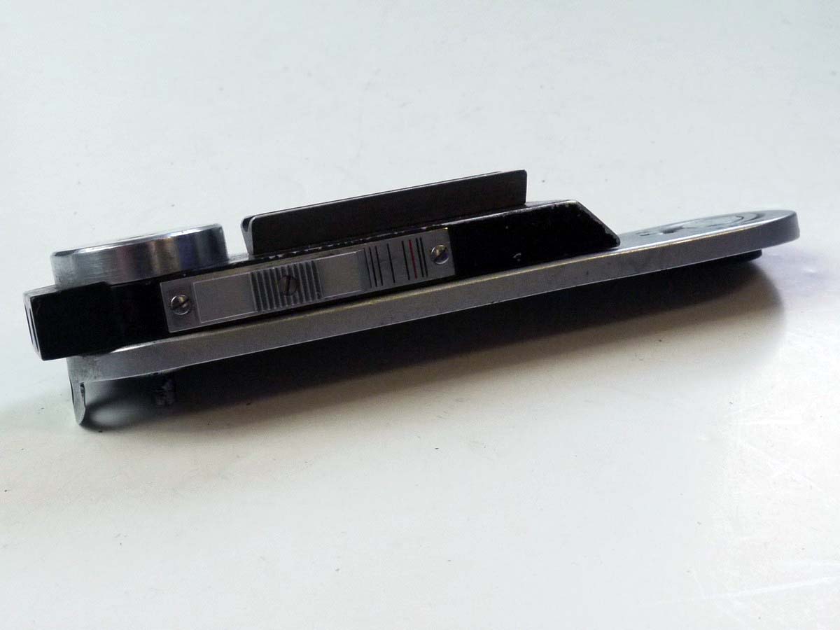 mwclassiccameras-20250801-70 Leitz Flash Synched Baseplate for the IIIc (SELSEY). No Synch lead