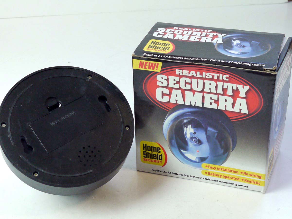 mwclassiccameras-20250801-88 Realistic Security Camera with makers Box. Dummy Camera, designed as a deterent. Takes AA Batteries