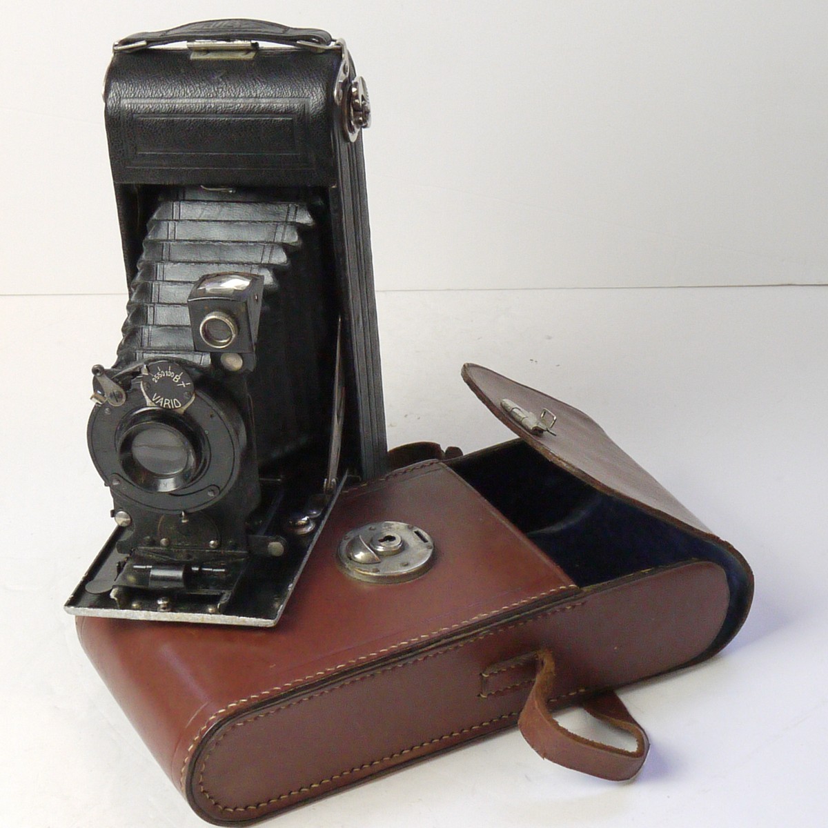 mwclassiccameras-20250808-172 Thornton Pickard Ruby large folding rollfilm camera with black bellows & Kershaw f8 Annar lens in Vario shutter + leather case