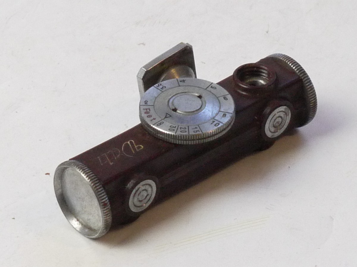 mwclassiccameras-20250808-225 Walz Short Base shoe mounting Rangefinder, Horizontal type with Brown casing. Scale in Feet. Has removable accessory shoe, similar to the Leica Rangeifnder. UNCOMMON