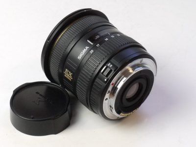 Sigma 10-20mm f4-5.6 DC HSM wide-angle zoom lens for Canon EOS APS-C cameras + Sigma bayonet lens hood & caps