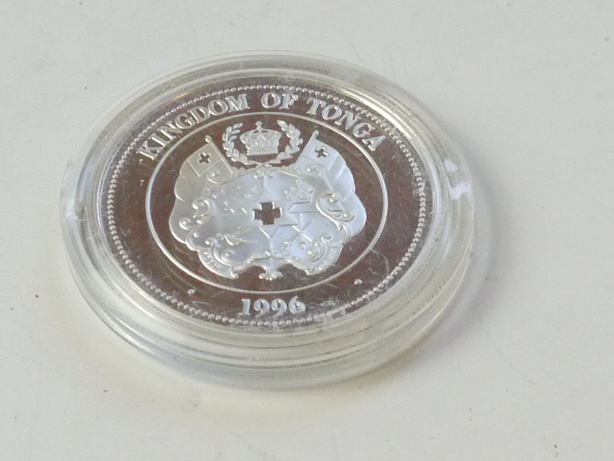 mwclassiccameras-20250815-91 Kingdom of Tonga 1996 Silver Proof Coin, 0.925, Queen Victoria Express of India 50 Seniri