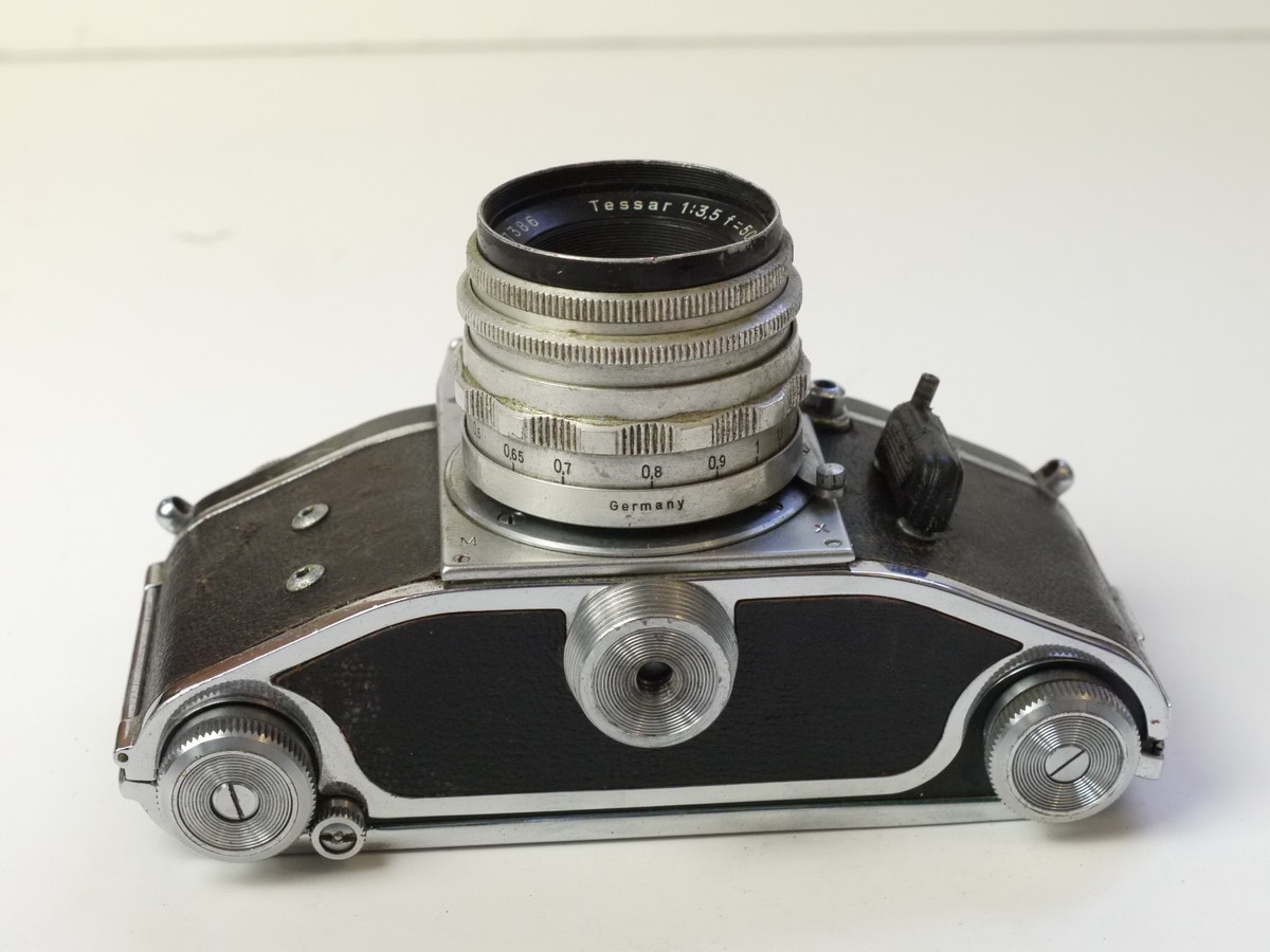 mwclassiccameras-20250822-75 Exakta Varex VX 35mm SLR with Waist-Level Finder + 50mm f2.8 Tessar manual preset lens & case base