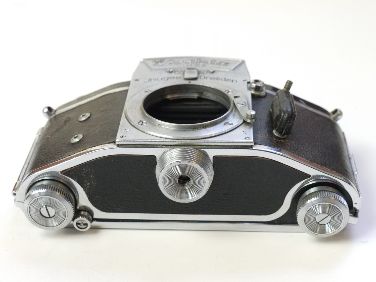 mwclassiccameras-20250822-82 Exakta Varex VX 35mm SLR with Waist-Level Finder + 50mm f2.8 Tessar manual preset lens & case base