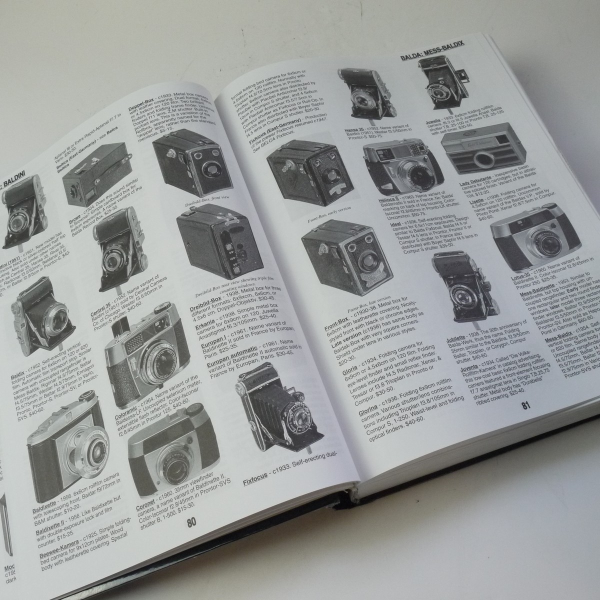 mwclassiccameras-20250829-127 McKeown's Price Guide To Antique & Classic Cameras 2001-2002. Large Hardbound Comprehensive Detailed Guide. 904 Pages in English