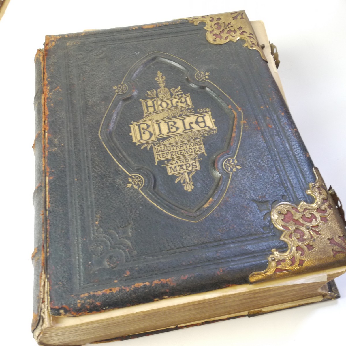 mwclassiccameras-20250829-148 Holy Bible - Illustrations, References and Maps. The National Comprehensive Family Bible. Published by Peter Black, Manchester & John. G Murdoch & Co, London & Melbourne. An Impressive, large Book with Decorative Wooden covers and Brass Clasps. NEEDS RESTORATION