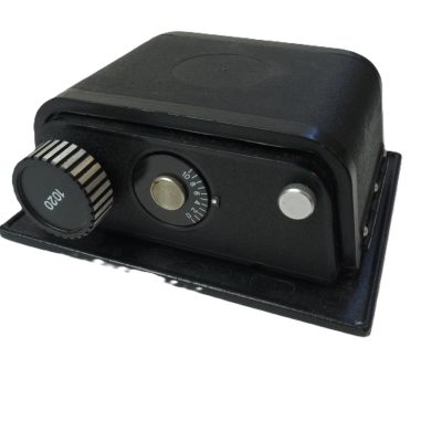 Unbranded 6x9 on 120 Rollfilm Back, for 5x4 Cameras. Film insert can be removed. Probably Soviet made, for the Soviet Large Format Monorail camera