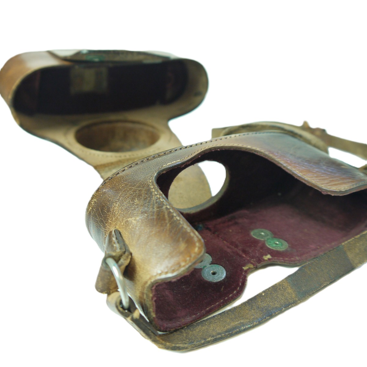 mwclassiccameras-20250919-51 Wray Brown leather ER case with strap, for Wrayflex 1 with higher top