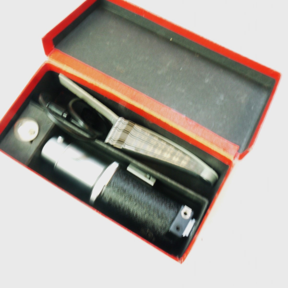 mwclassiccameras-20250926-186 Leitz Bulb Flashgun ("Synchronblitzer"). Flash holder, removable Fan Reflecter, Bulb, Lead & Red Box