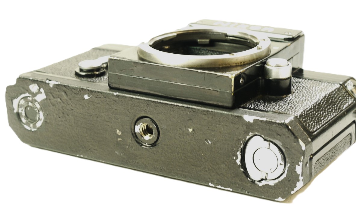 mwclassiccameras-20250926-357 Nippon Kogaku Nikon F Black Paint 35mm SLR body with plain prism finder
