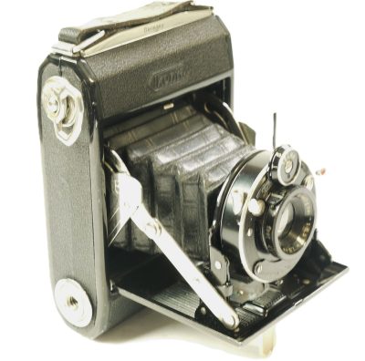 Zeiss Ikon Ikonta 520 6x4.5 on 120 folding camera with 7.5cm f6.3 Novar uncoated lens in Telma shutter