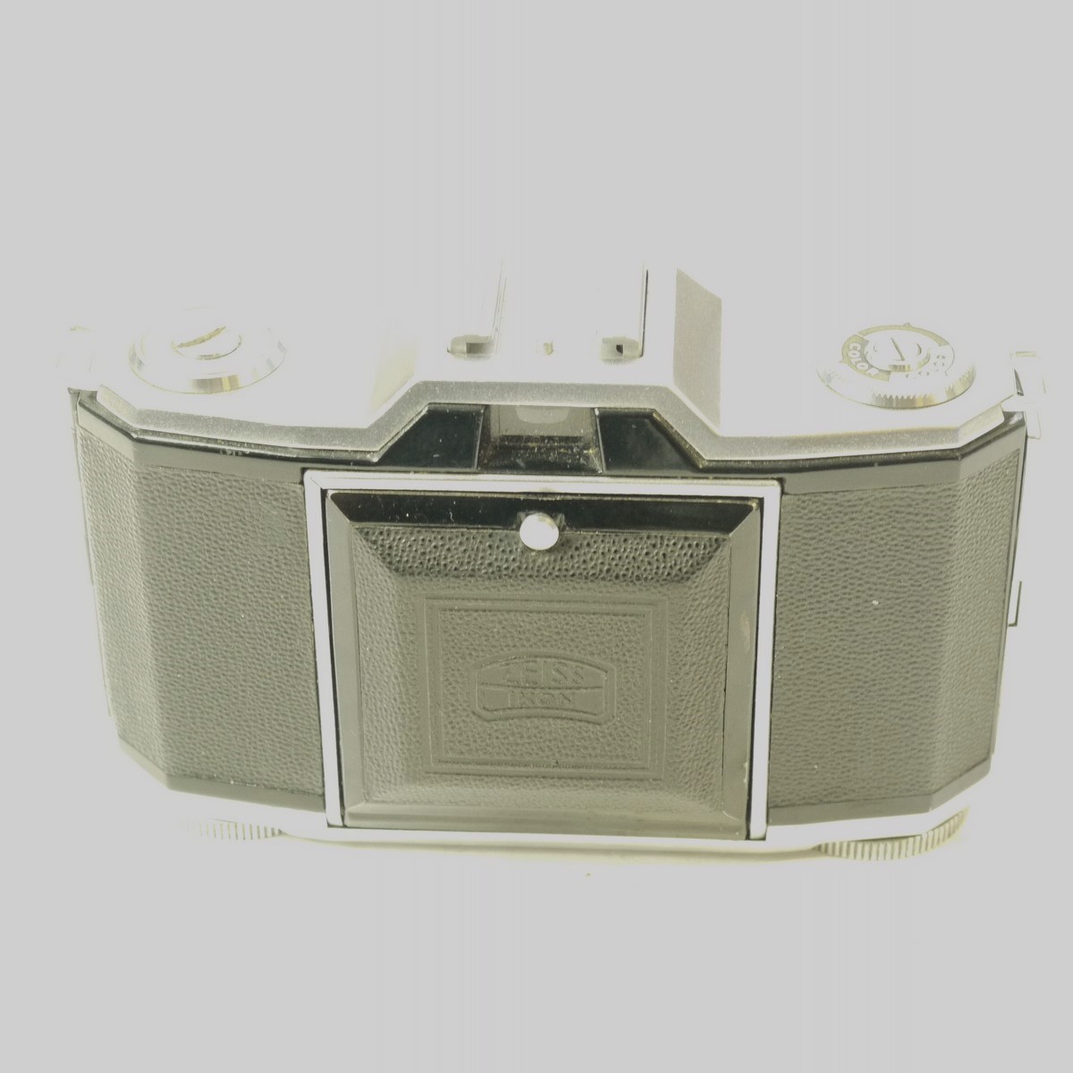 mwclassiccameras-20251003-7 Zeiss Ikon Ikonta 522/24 35mm folding camera with Schneider 45mm f2.8 Xenar lens in Compur Rapid shutter. A nice quality compact folding camera with a good lens