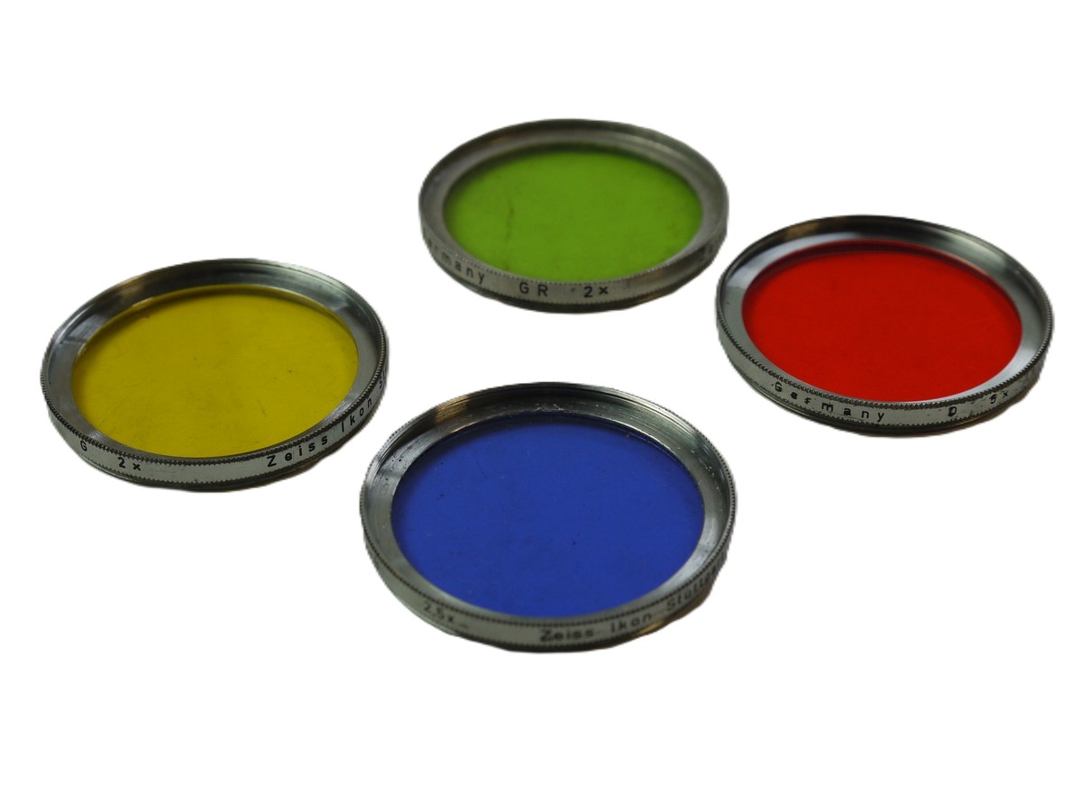 mwclassiccameras-20251010-170 Zeiss Ikon Set of Four S4.5mm Screw-In Filters, all chrome Rim (Yellow, Green, Orange & Blue)