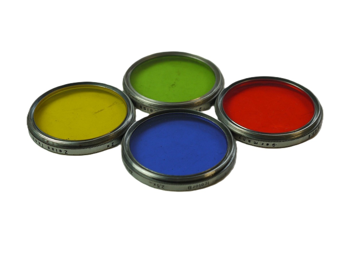 mwclassiccameras-20251010-171 Zeiss Ikon Set of Four S4.5mm Screw-In Filters, all chrome Rim (Yellow, Green, Orange & Blue)