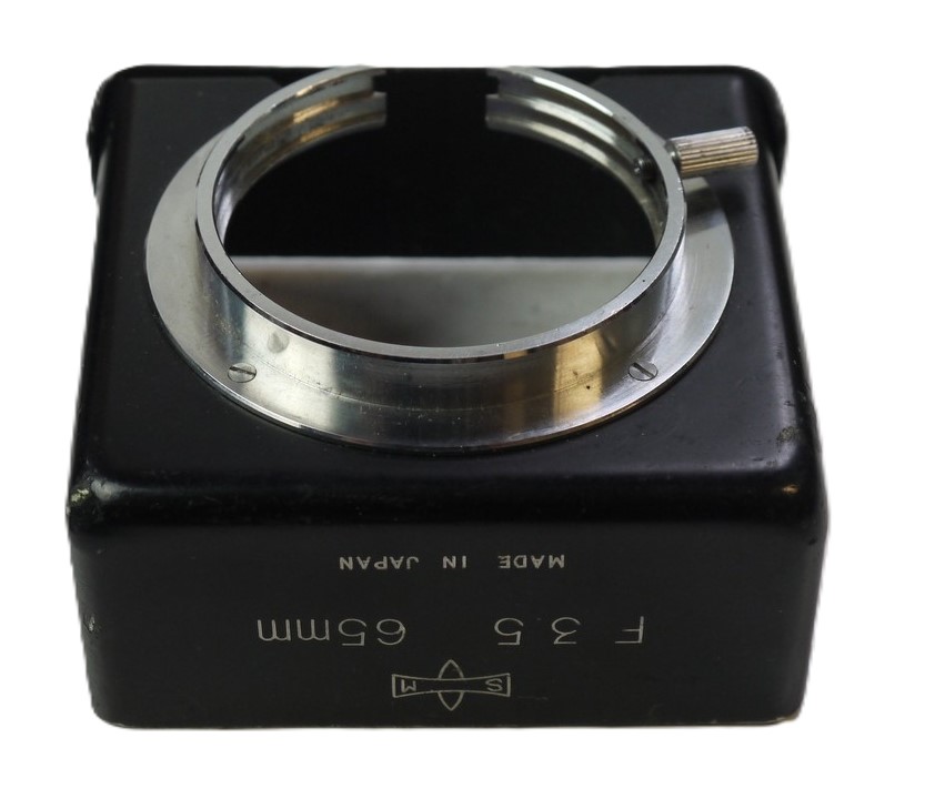 mwclassiccameras-20251010-189 Mamiya 50/51mm push-on square metal lens hood with hinging top panel, for 65mm f3.5 C220/330 TLR lens