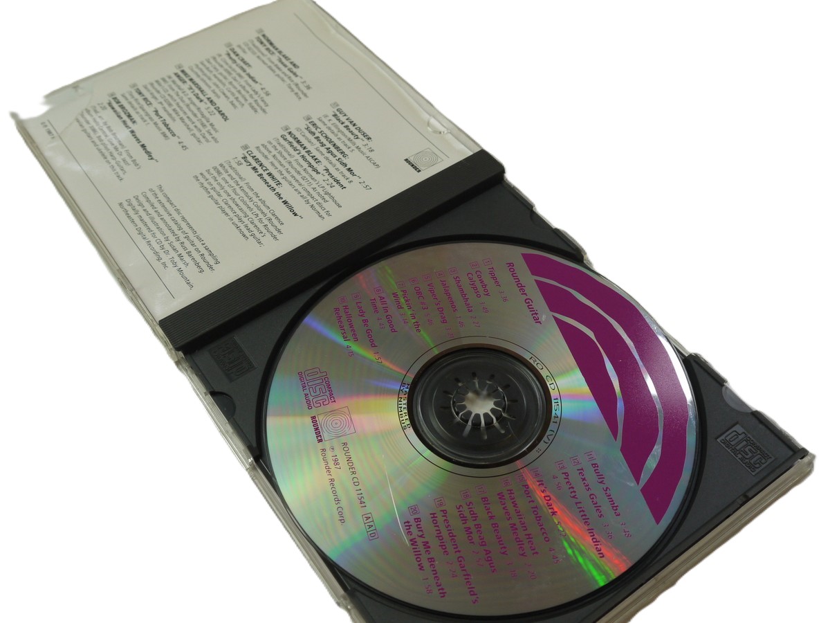 mwclassiccameras-20251010-40 Rounder Guitar - A Collection of Acoustic Guitar CD Album c1987 Rounder (CD 11541)