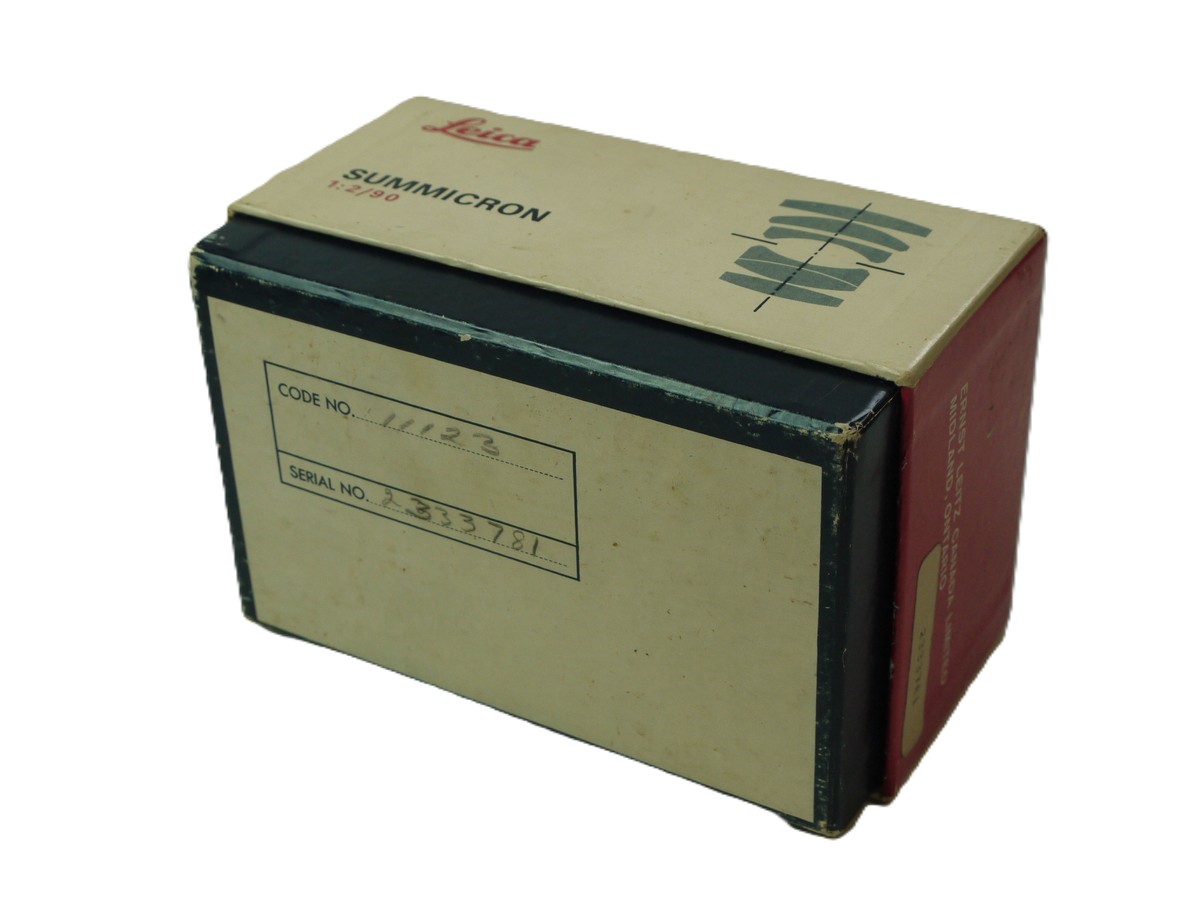 mwclassiccameras-20251017-76 Leitz Red & White Box for 90mm f2 Summicron-M Early Type lens. Includes Certificate & Matching numbered Box with internal packaging
