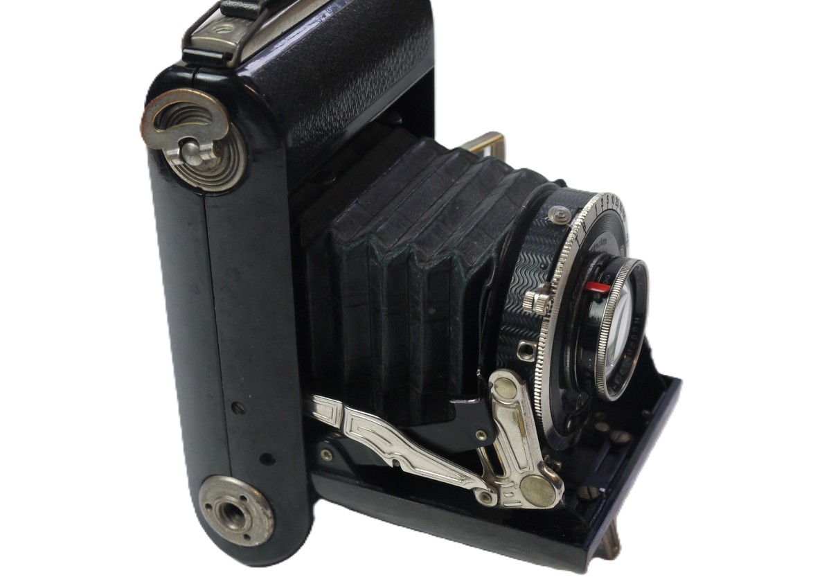 mwclassiccameras-20251024-132 Wirgin Wirginex Baky 6x4.5 on 120 Black Bakelite folding camera c1956 with folding Albada Finder & Rodenstock 7.5cm f2.9 Trinar Anastigmat lens in Compur shutter