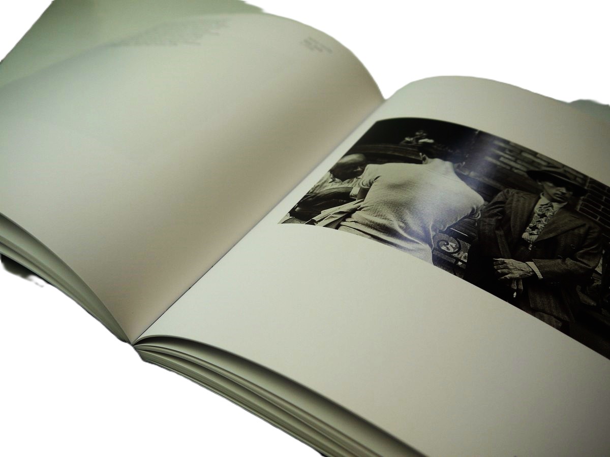 mwclassiccameras-20251030-160 The Nature of Photographs, book by Stephen Shore & A Primer c2007. Hardbound with Dust Cover. 134 pages in English