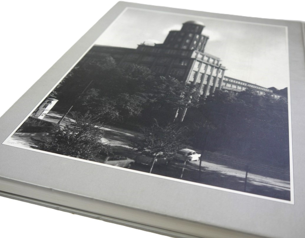 mwclassiccameras-20251030-171 Spiegelreflexkameras aus Desden, book by Richard Hummel c1995. Hardbound. 300 pages in German