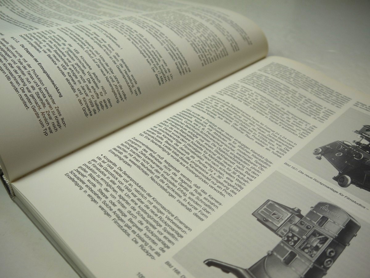 mwclassiccameras-20251030-173 Spiegelreflexkameras aus Desden, book by Richard Hummel c1995. Hardbound. 300 pages in German